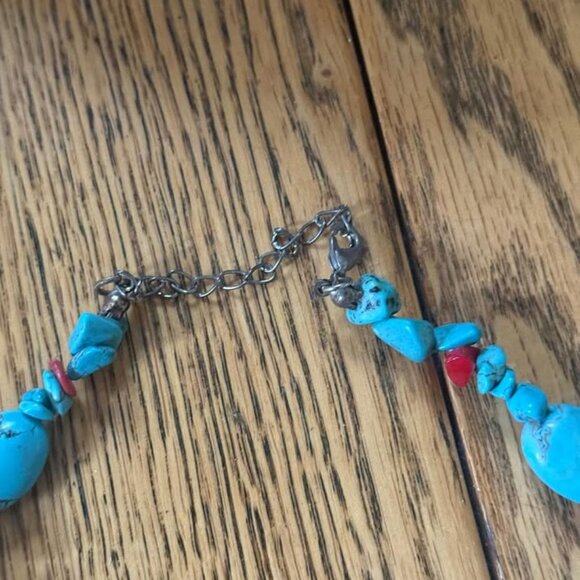Vibrant turquoise and coral Necklace with pendant - Picture 5 of 5